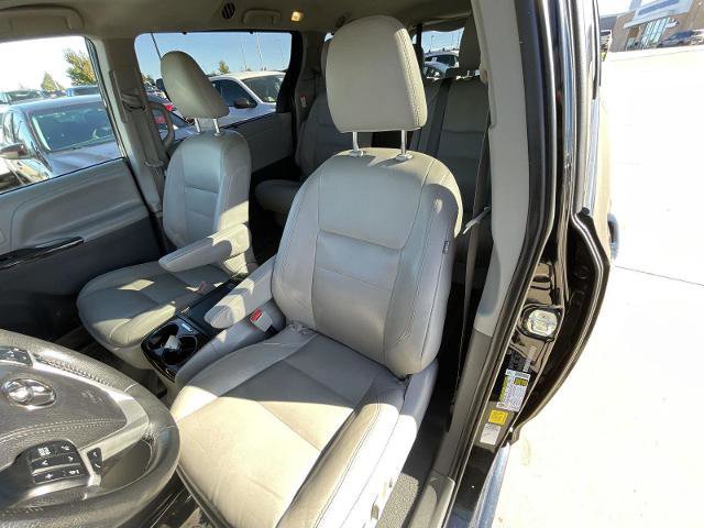 Used 2020 Toyota Sienna XLE image 18