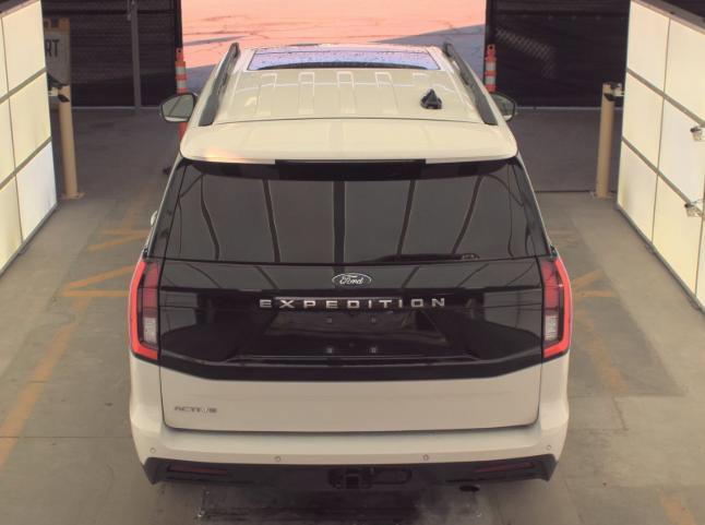 Certified 2025 Ford Expedition Active image 3
