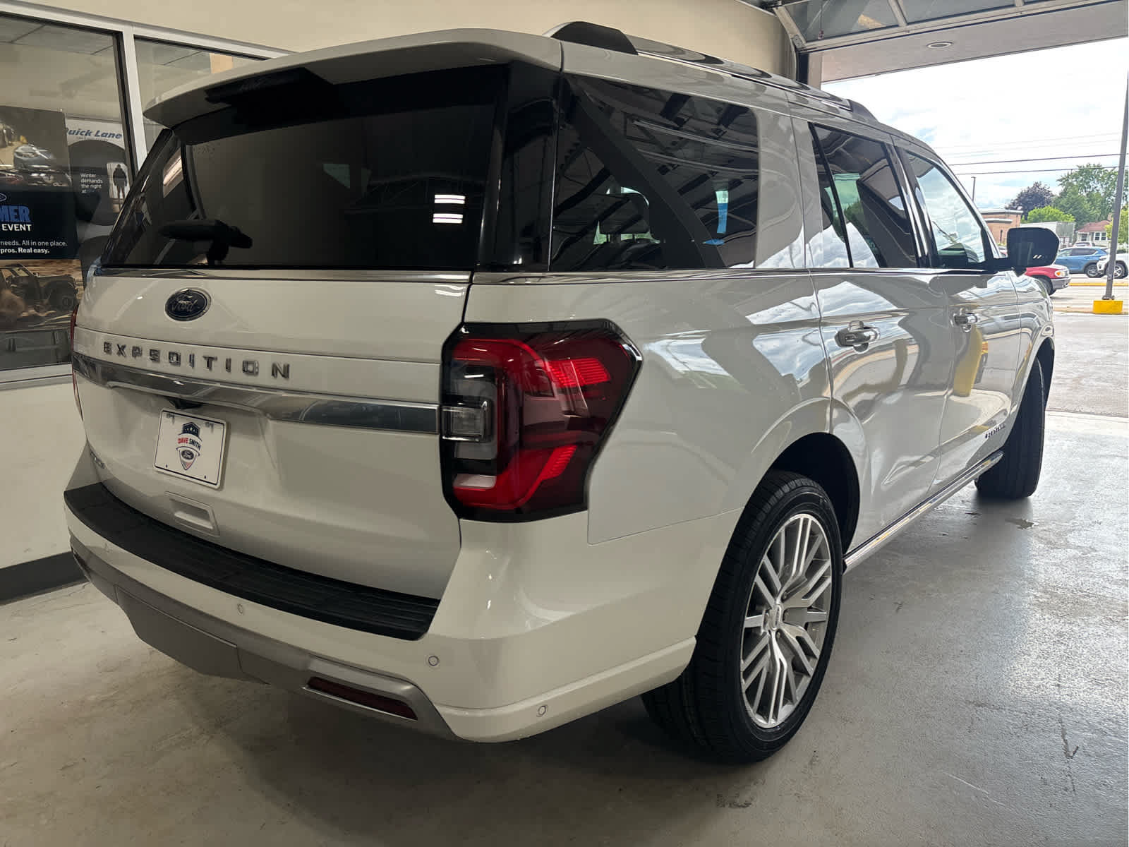 Certified 2024 Ford Expedition Platinum AWD/4WD image 11