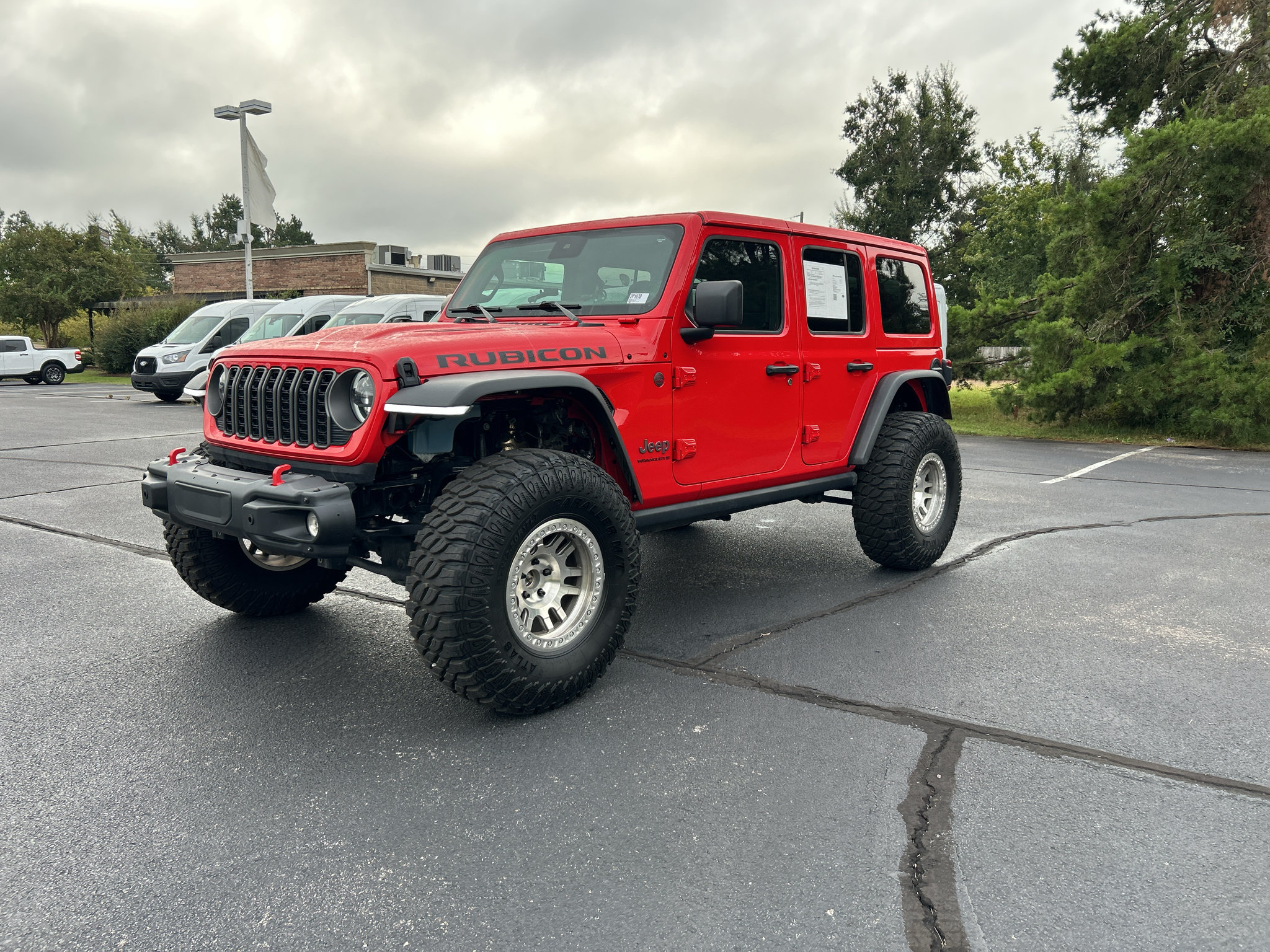 Used 2025 Jeep Wrangler Unlimited Rubicon AWD/4WD image 3
