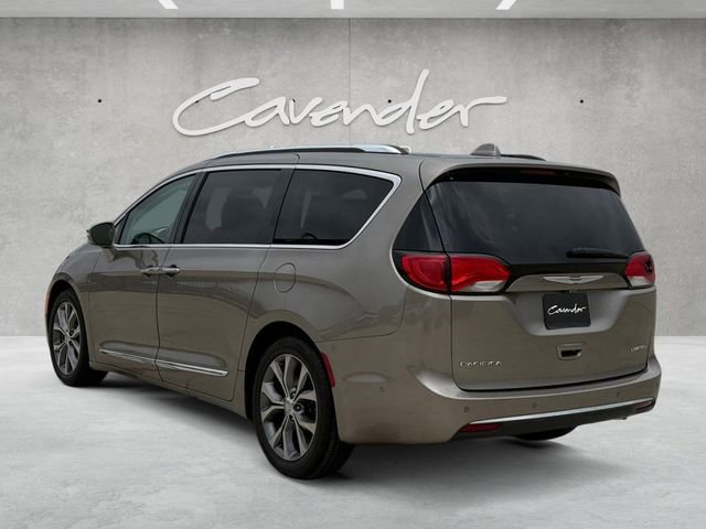 Used 2018 Chrysler Pacifica Limited w/ Tire & Wheel Group FWD image 15