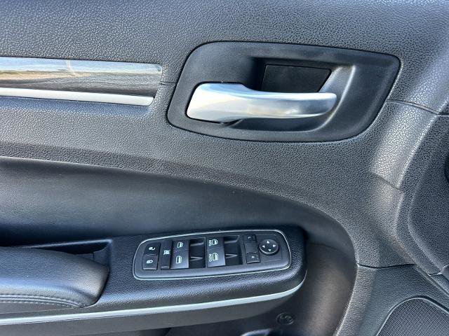 Used 2022 Chrysler 300 Touring w/ Sport Appearance Package RWD image 10