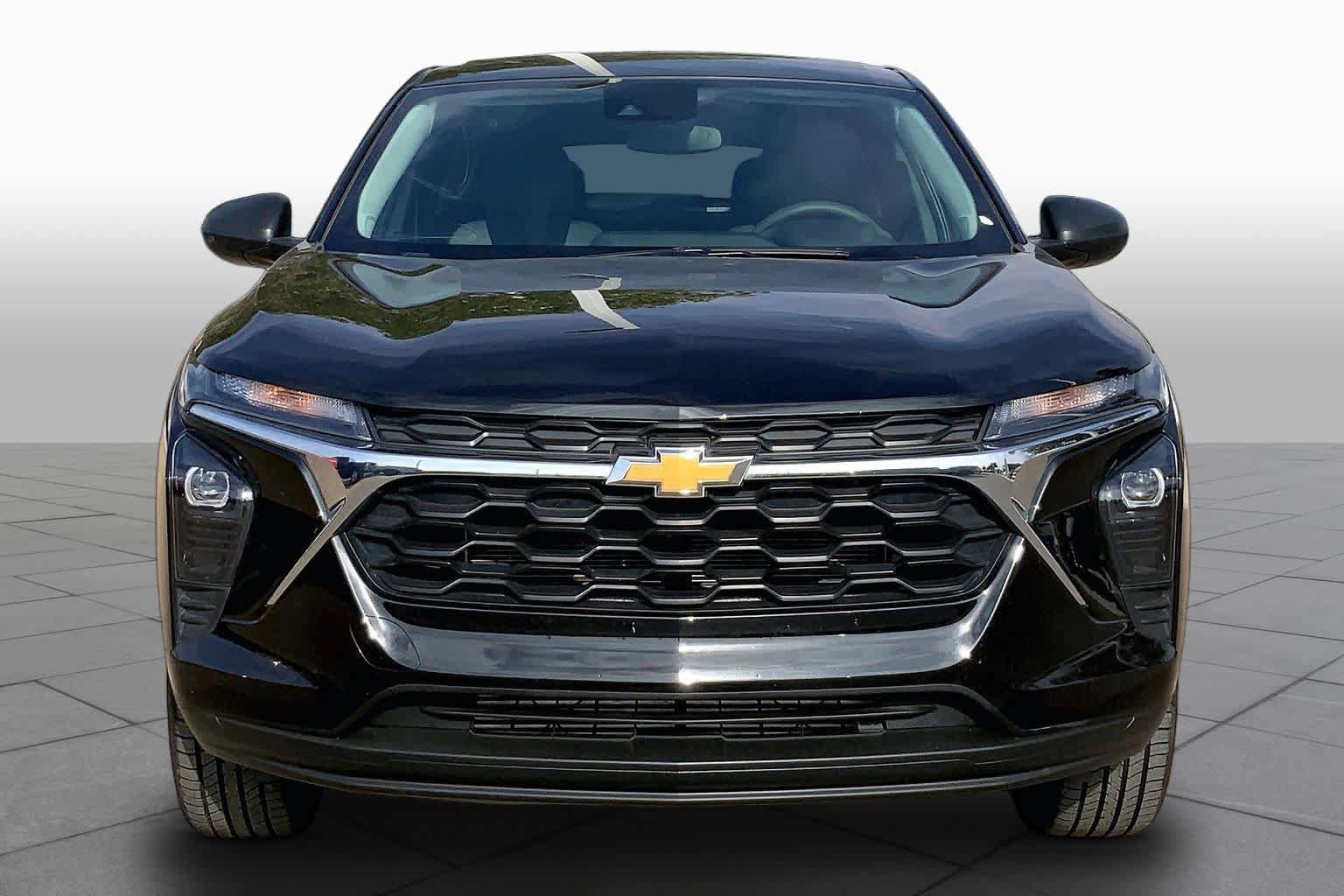 Used 2025 Chevrolet Trax LS FWD image 4