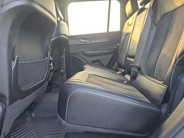 Used 2023 Jeep Grand Cherokee Altitude image 13