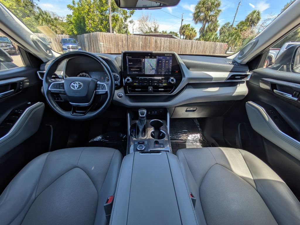 Used 2022 Toyota Highlander Platinum AWD/4WD image 15