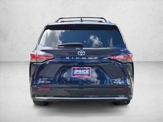 Used 2025 Toyota Sienna Platinum AWD/4WD image 6