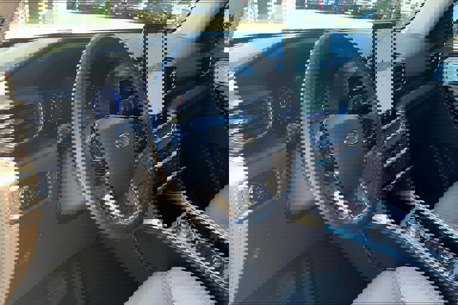 Certified 2021 Ford Explorer Platinum w/ Equipment Group 601A image 17