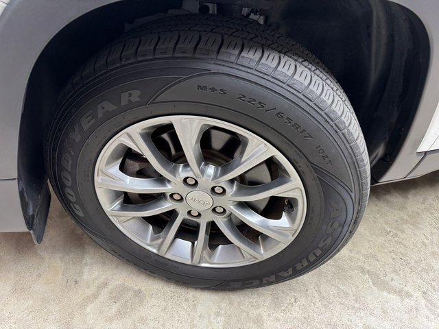 Used 2020 Jeep Cherokee Latitude Plus w/ Cold Weather Group image 30