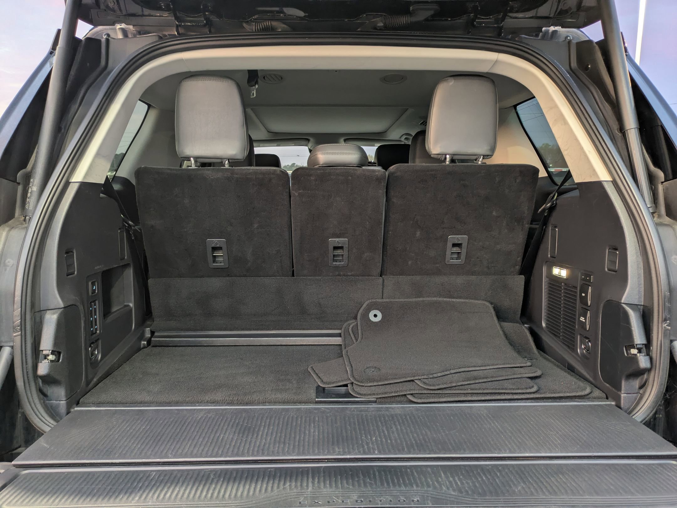 Certified 2025 Ford Expedition Active image 35