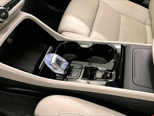 Used 2024 Volvo XC40 B5 Ultimate w/ Climate Package AWD/4WD image 16