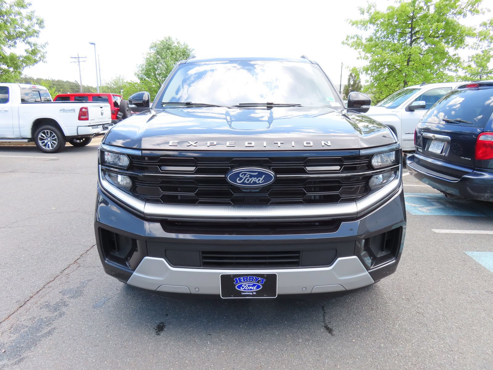 Certified 2025 Ford Expedition Platinum w/ Driver's Package AWD/4WD image 2
