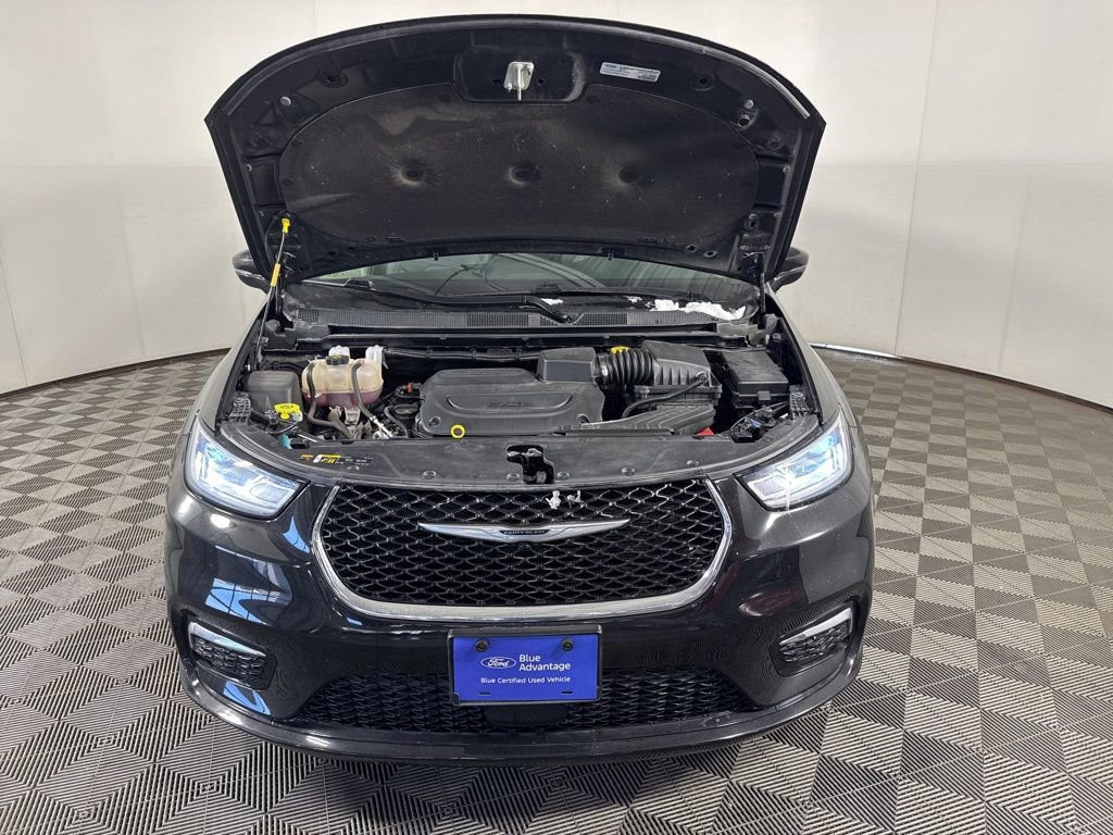 Used 2024 Chrysler Pacifica Touring-L image 10