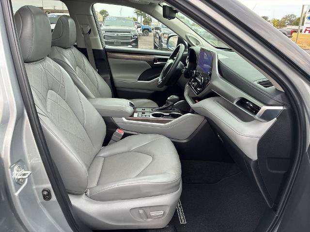 Used 2024 Toyota Highlander Platinum AWD/4WD image 14