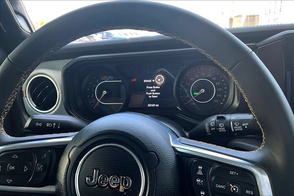 Used 2024 Jeep Wrangler Unlimited Sahara w/ Technology Group AWD/4WD image 14