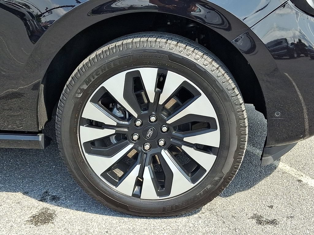 Certified 2025 Ford Expedition Platinum w/ Driver's Package AWD/4WD image 8