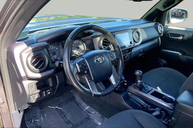 Used 2017 Toyota Tacoma TRD Sport w/ Premium & Technology Package AWD/4WD image 18
