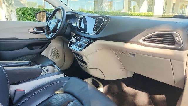 Used 2022 Chrysler Pacifica Touring-L image 33