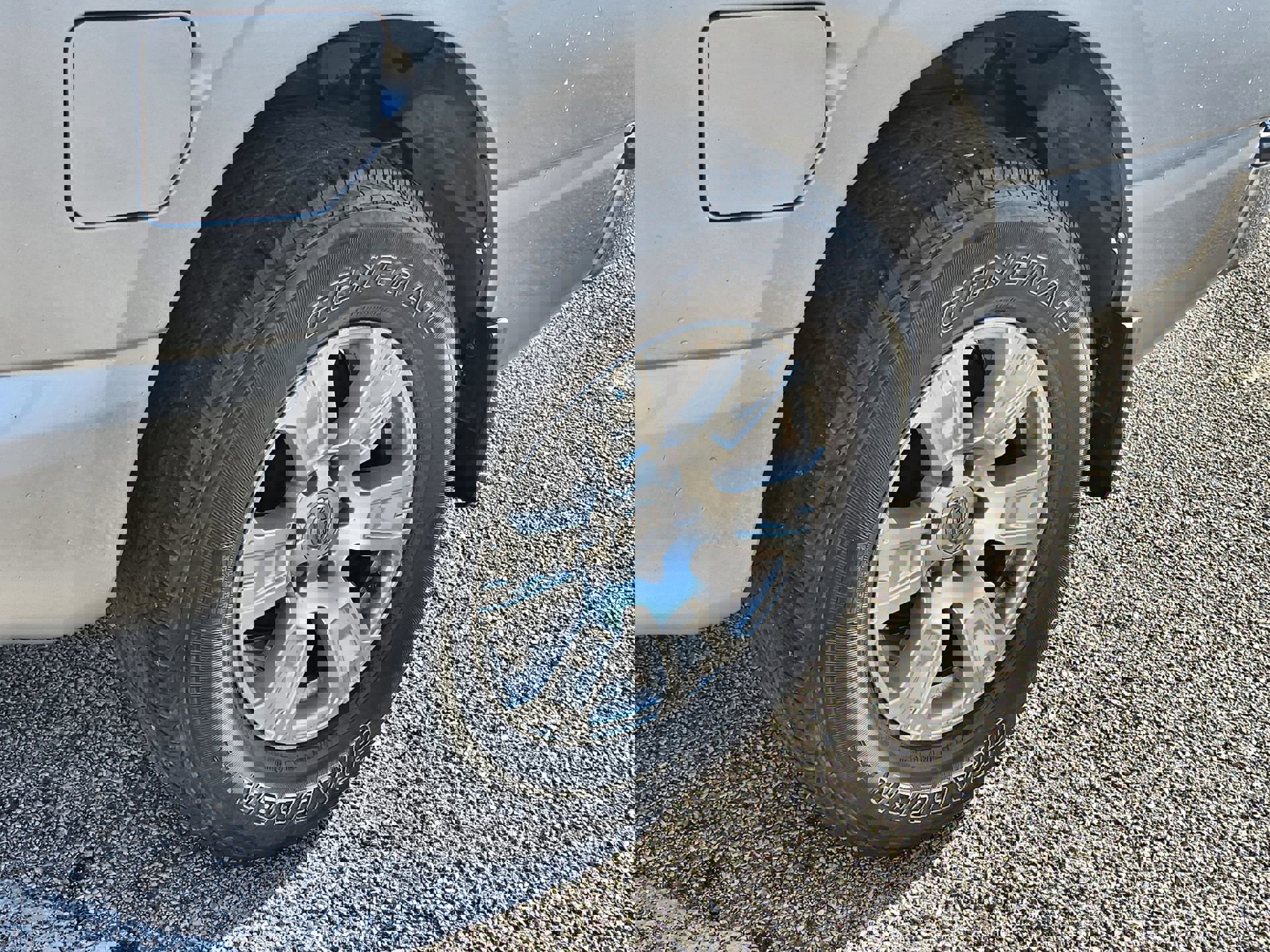 Used 2017 Nissan Titan SV image 11