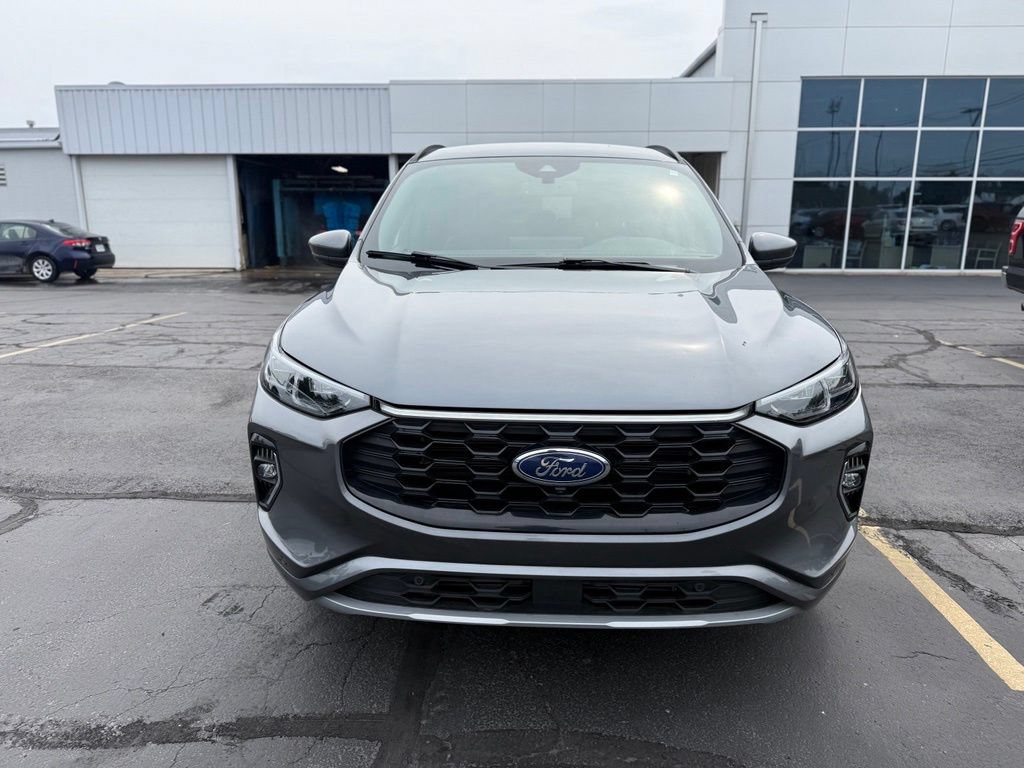 Certified 2023 Ford Escape ST-Line Elite AWD/4WD image 4