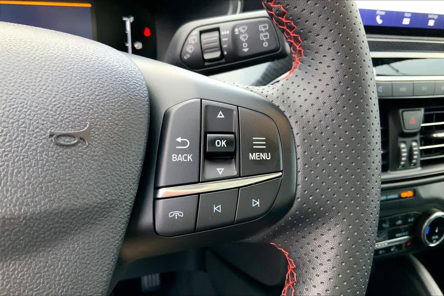 Certified 2025 Ford Escape ST-Line Select AWD/4WD image 23
