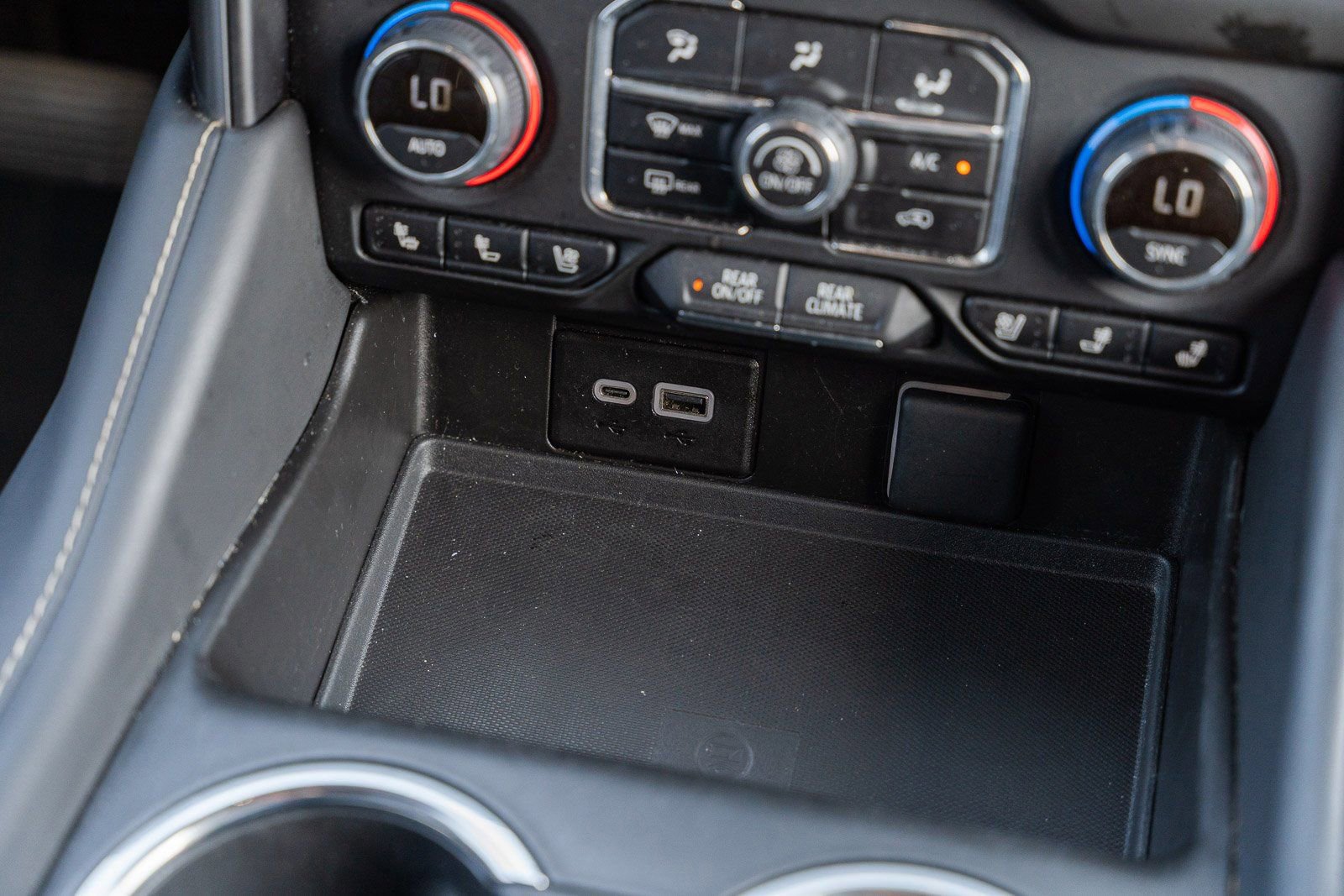 Used 2023 Chevrolet Suburban Premier image 32