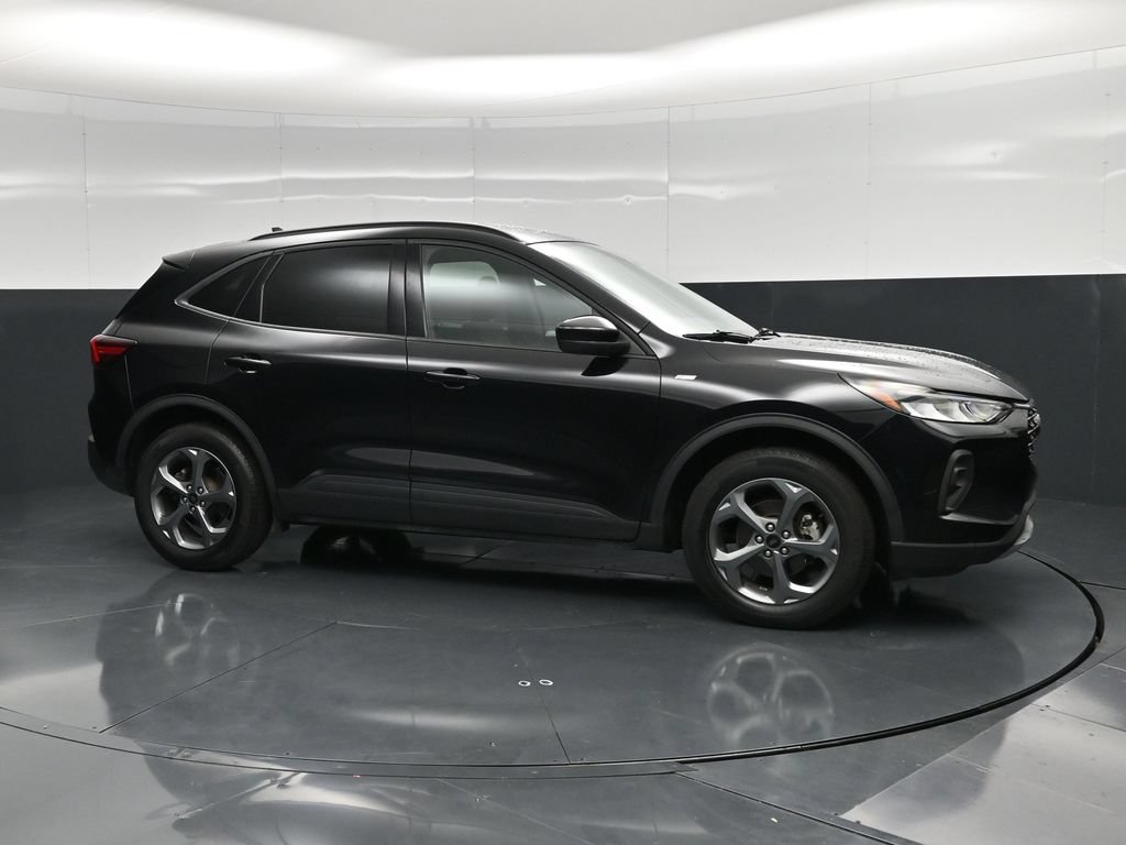 Certified 2025 Ford Escape ST-Line Select AWD/4WD image 3