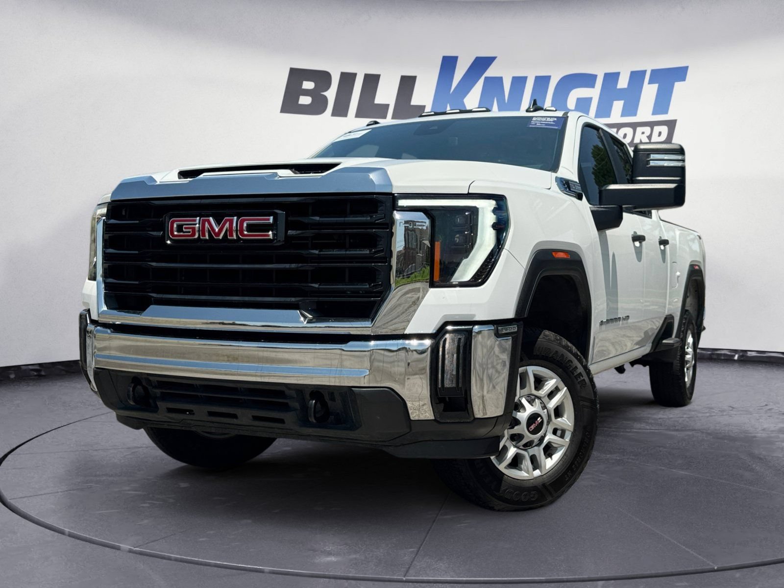 Used 2024 GMC Sierra 2500 Pro w/ Convenience Package AWD/4WD image 1