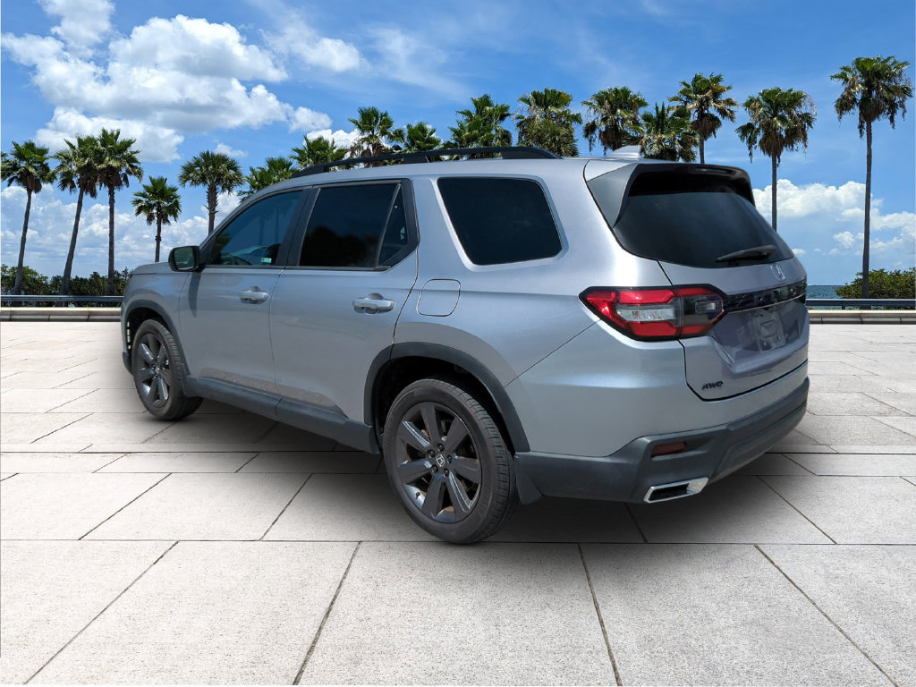 Used 2025 Honda Pilot Sport image 6