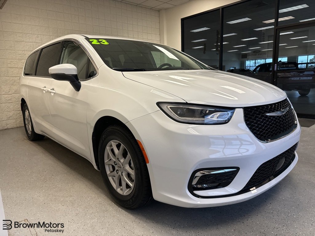 Used 2023 Chrysler Pacifica Touring-L
