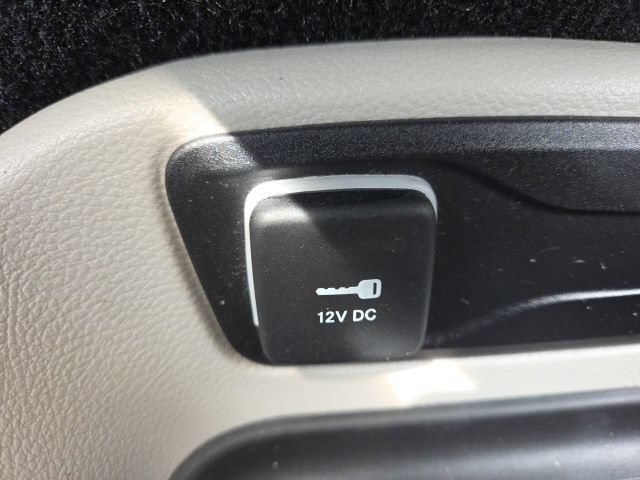Used 2023 Chrysler Pacifica Touring-L FWD image 32