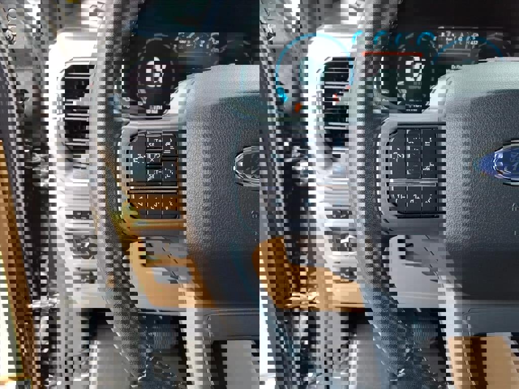 Certified 2022 Ford F150 Lariat w/ Equipment Group 502A High image 24