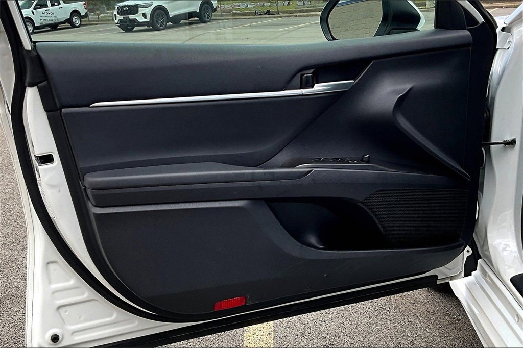 Used 2024 Toyota Camry SE image 21