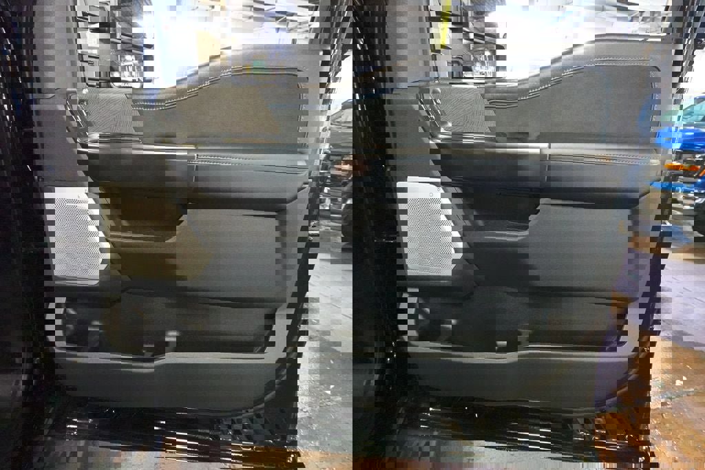 Certified 2025 Ford F350 Platinum w/ Tremor Off-Road Package AWD/4WD image 33