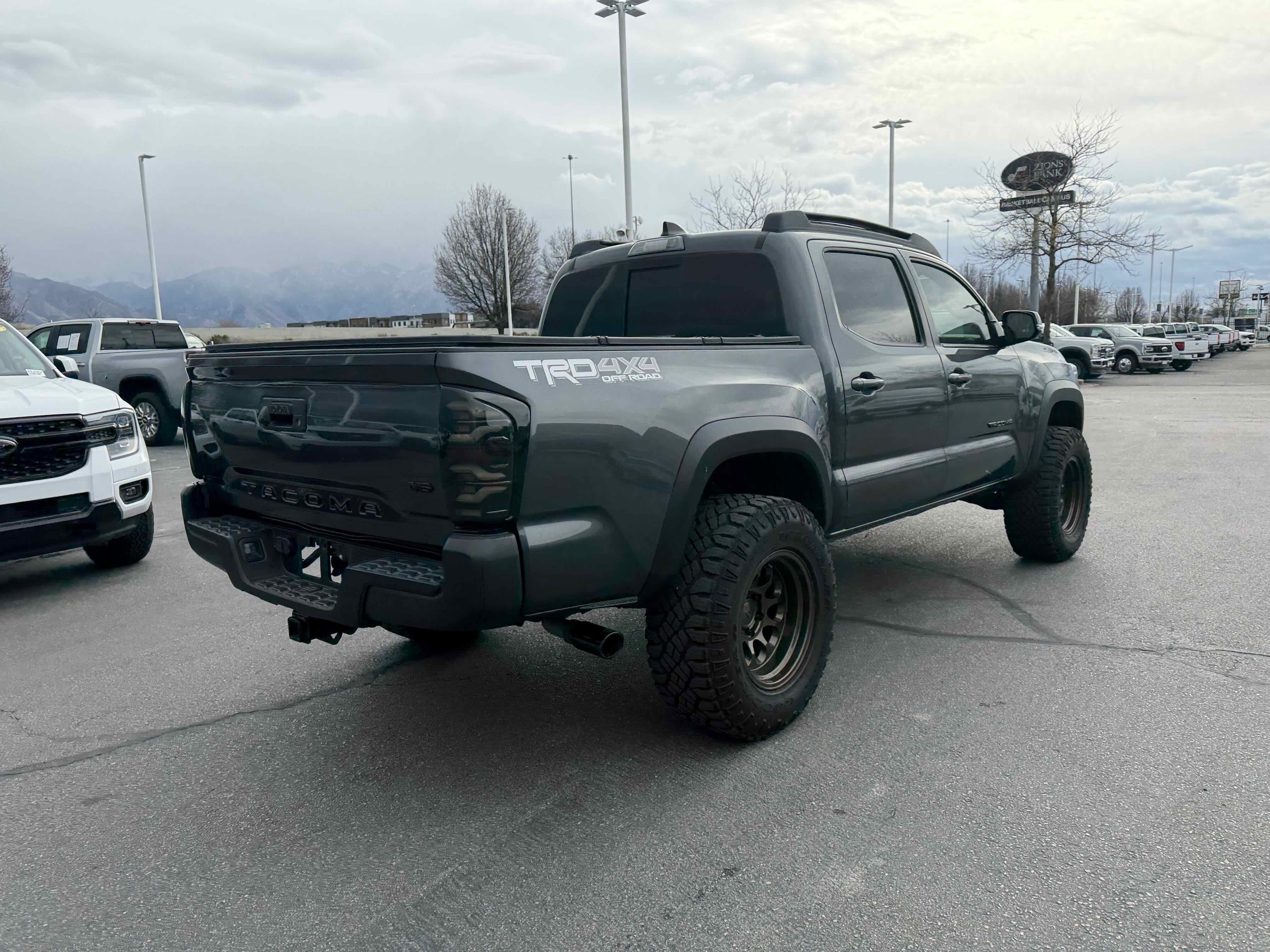 Used 2022 Toyota Tacoma TRD Off-Road image 5