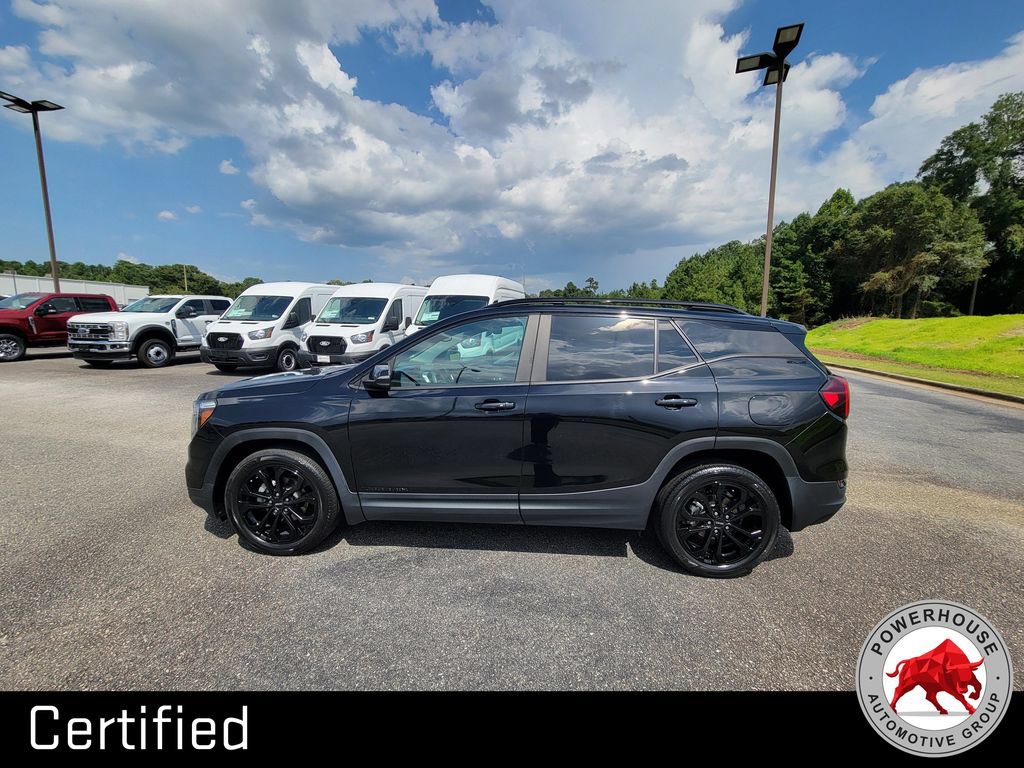 Used 2022 GMC Terrain SLE w/ Driver Convenience Package FWD image 2