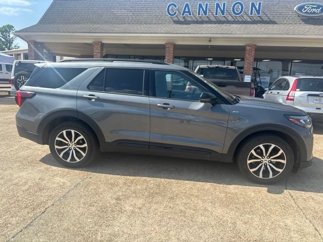 Certified 2025 Ford Explorer ST-Line AWD/4WD image 7