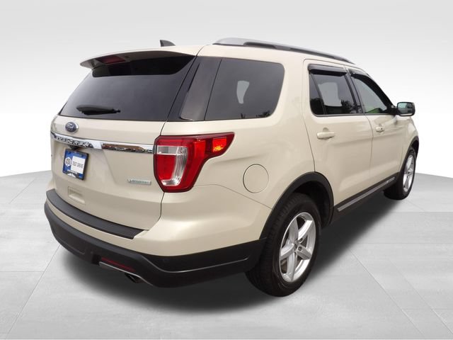 Certified 2018 Ford Explorer XLT FWD image 9