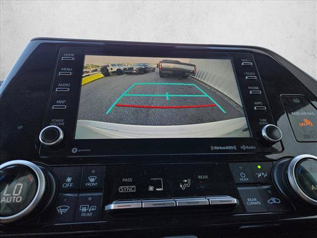 Used 2021 Toyota Highlander XLE FWD image 11