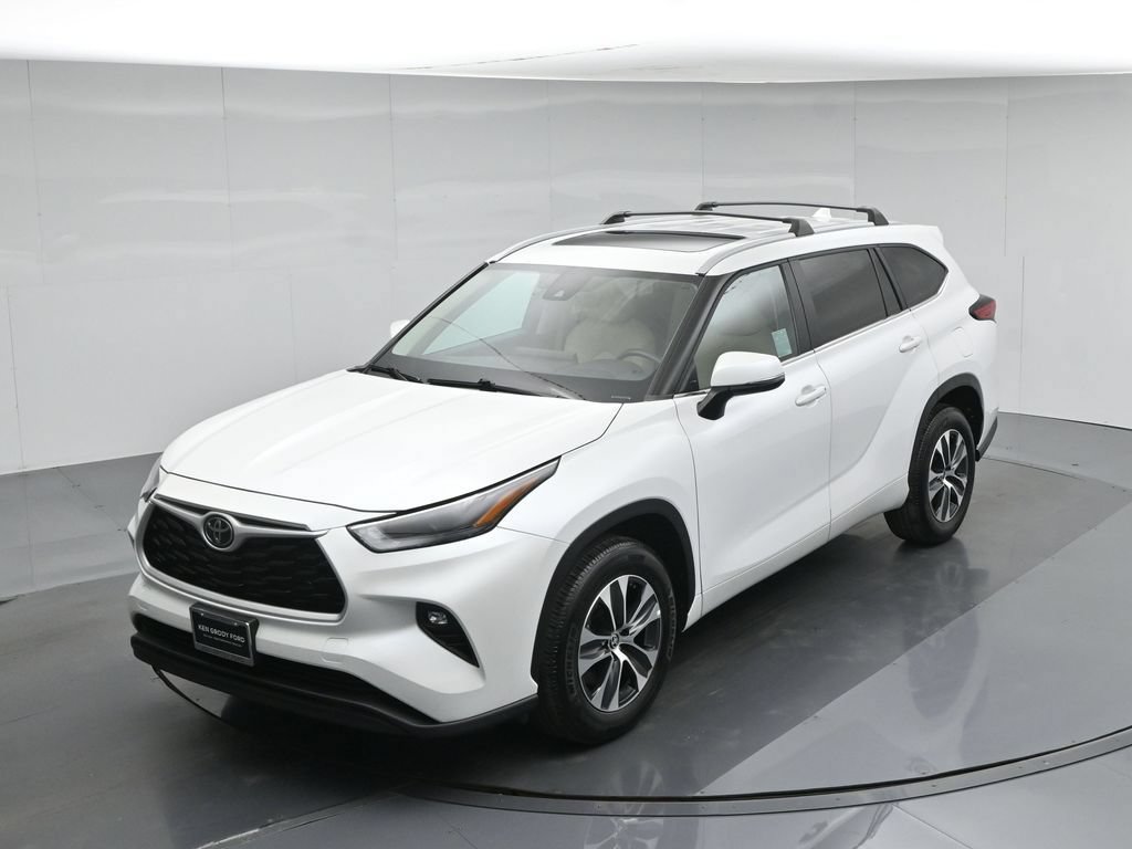 Used 2023 Toyota Highlander XLE FWD image 41