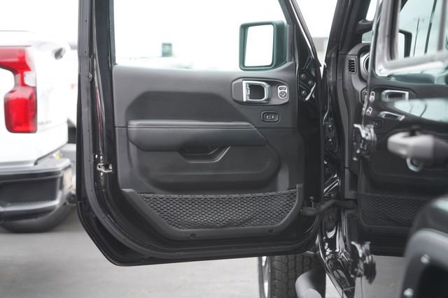 Used 2022 Jeep Wrangler Unlimited Sahara w/ Cold Weather Group AWD/4WD image 30