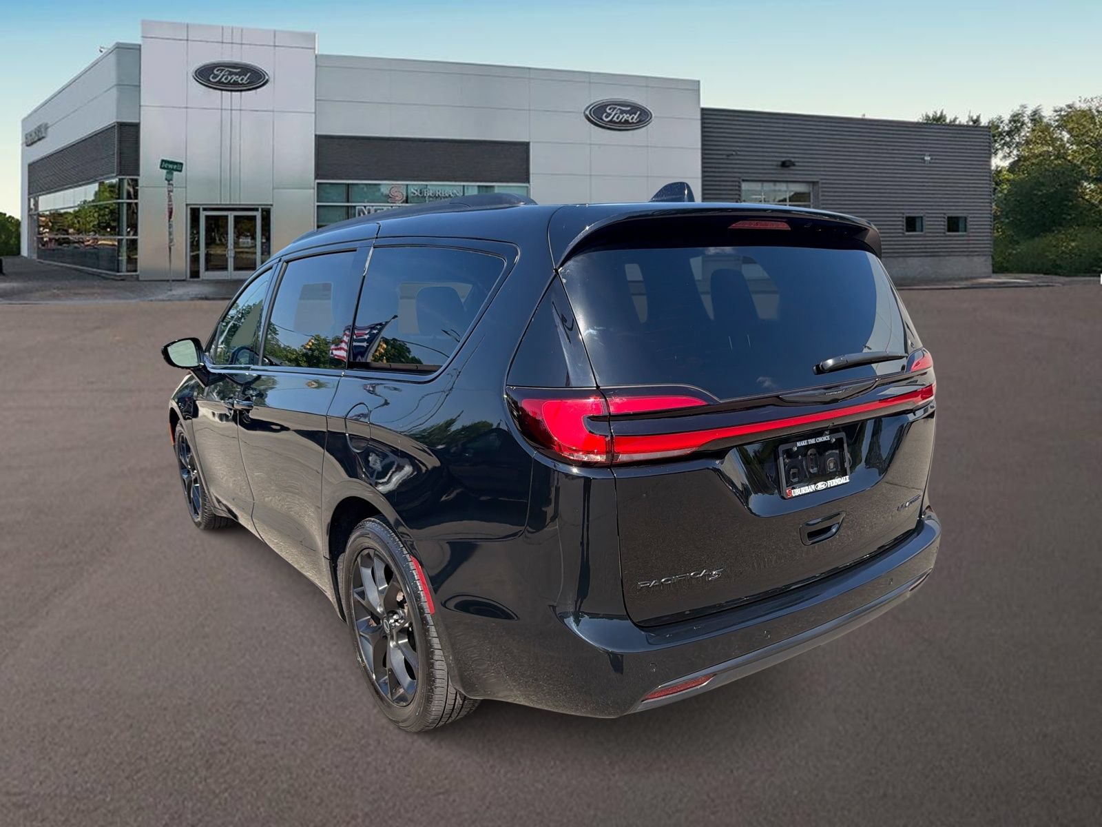 Used 2026 Chrysler Pacifica Limited w/ S Appearance Package FWD image 8