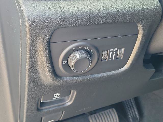 Used 2025 Jeep Grand Cherokee Laredo RWD image 22