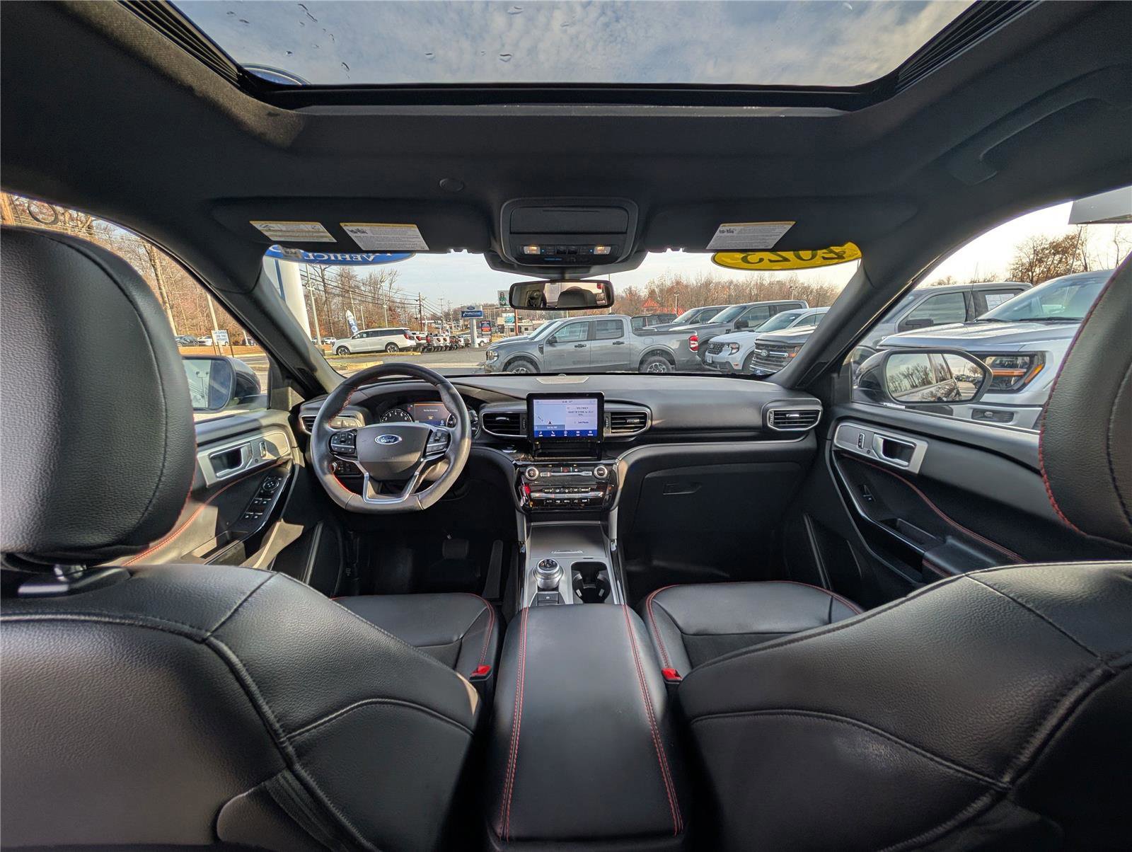 Certified 2023 Ford Explorer ST-Line w/ Class IV Trailer Tow Package image 19