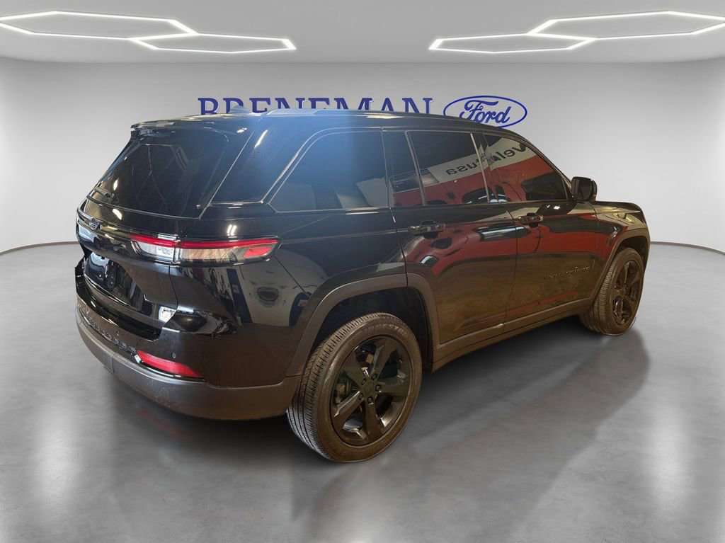 Used 2023 Jeep Grand Cherokee Altitude AWD/4WD image 5