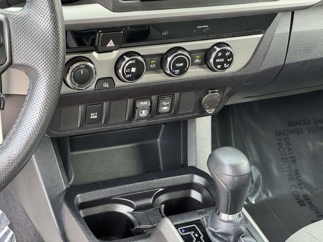 Used 2018 Toyota Tacoma SR5 w/ Four Season Floor Mat Package AWD/4WD image 21