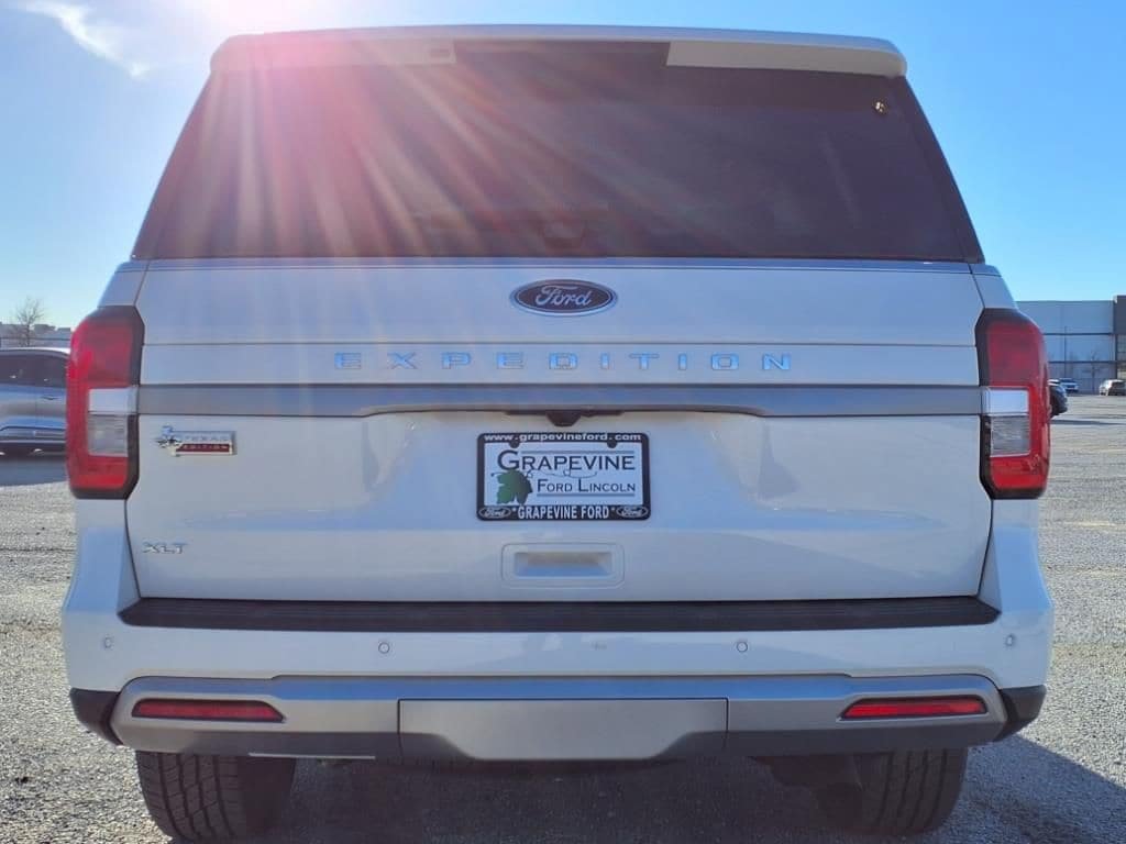 Certified 2024 Ford Expedition XLT AWD/4WD image 5