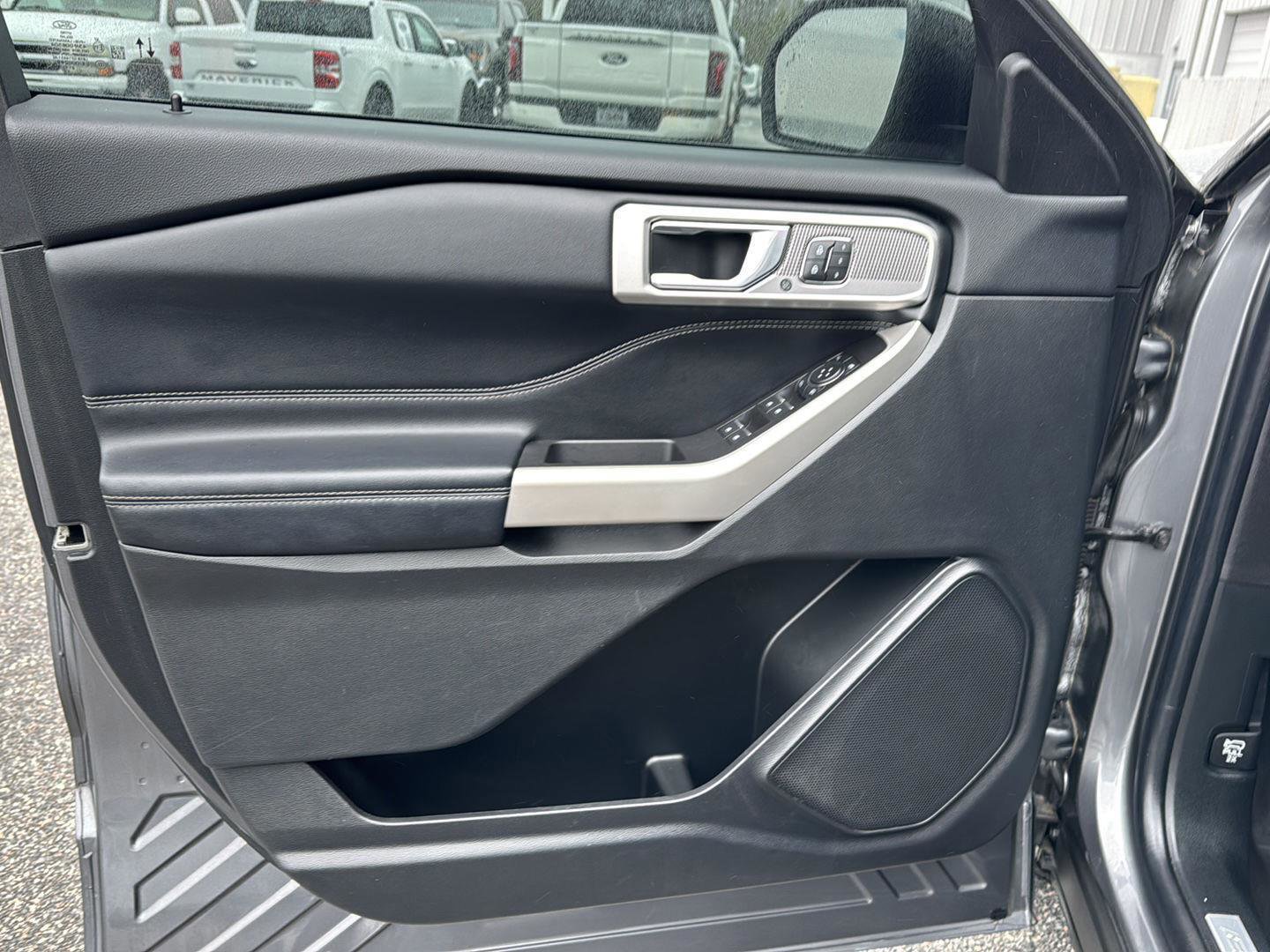 Certified 2022 Ford Explorer Limited w/ Equipment Group 301A image 14