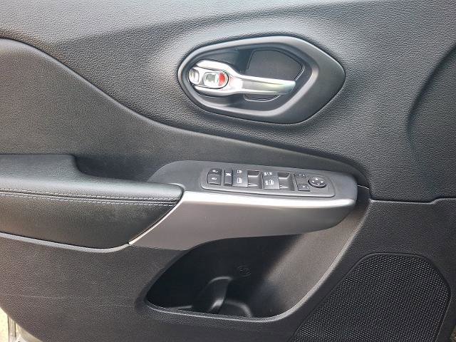 Used 2021 Jeep Cherokee Latitude Plus image 12