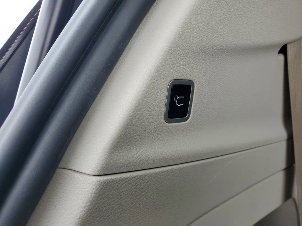Used 2023 Chrysler Pacifica Touring-L image 32