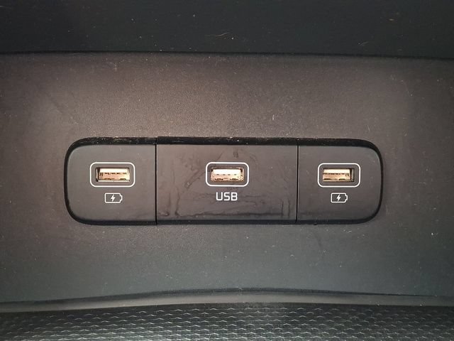 Used 2022 Kia Carnival LX FWD image 23
